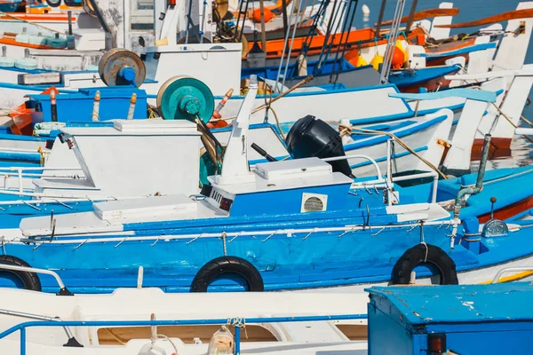Fischerboote in der Marina, aus nächster Nähe — Stockfoto
