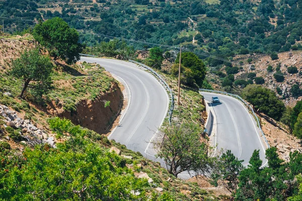 Paisaje de montaña con carretera cerca de Heraklion, Creta, Grecia — Foto de Stock