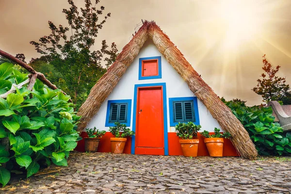Portugál hagyományos ház, Santana, Madeira-sziget — Stock Fotó