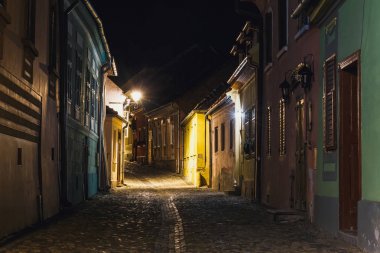 Tarihi kent Sighisoara gece manzarası. Hangi şehirde Vlad Tepes, Drakula doğdu