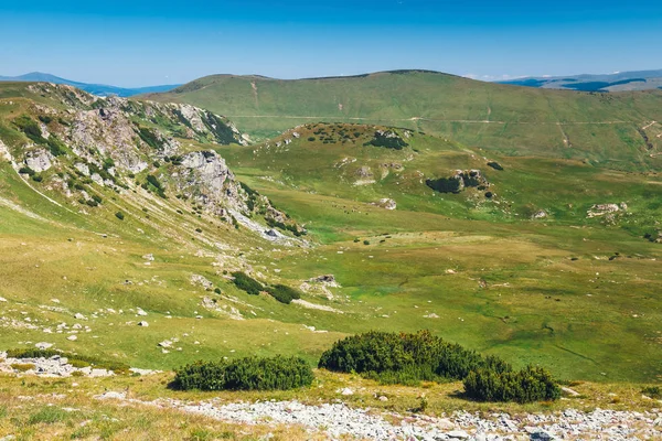 Vackra bergslandskap Parang bergen i Rumänien — Stockfoto