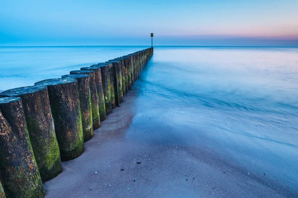 Tramonto sulla spiaggia, lunga esposizione — Foto Stock