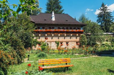 Sucevitai, Romanya komün içinde yer alan bir Romanya Ortodoks Manastırı Sucevita Manastırı olduğunu