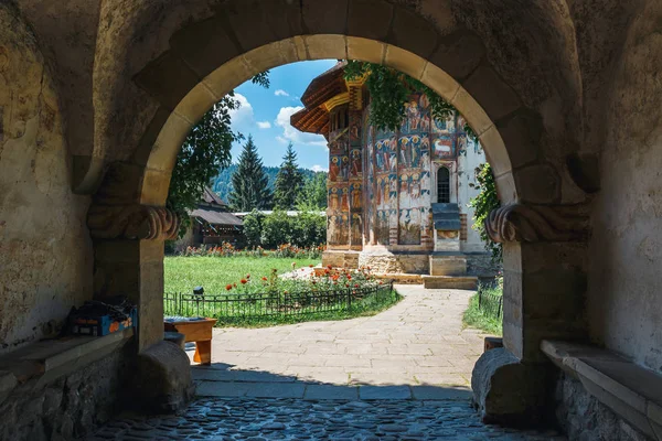 Kláštera je rumunský ortodoxní klášter se nachází v obci Sucevitai, Rumunsko — Stock fotografie