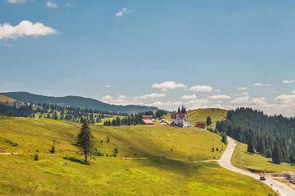 Bellissimi paesaggi estivi dei monti Rodna in carpazi orientali, Romania — Foto Stock