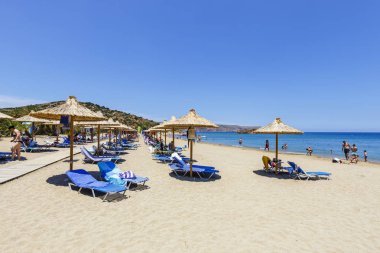 Girit Adası, Yunanistan, 11 Haziran 2017: Vai ünlü kumsalda güzel palm orman east Crete, Yunanistan