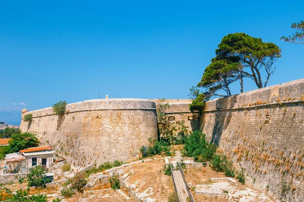 Ruins of venetian fortress Fortezza in Rethymno on Crete Island, Greece — Stock Photo, Image