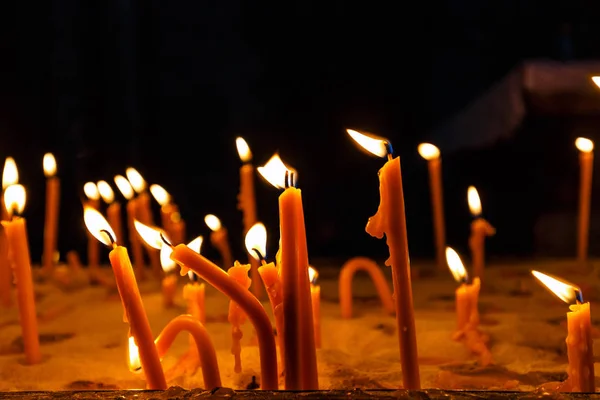 Burning candles on the dark background, close up — Stock Photo, Image