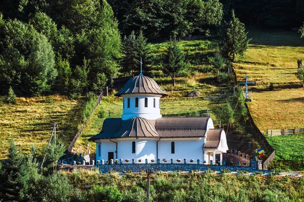 Küçük Ortodoks Kilisesi dağlarda, Transilvanya, Romanya