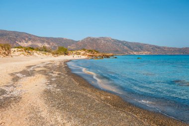 Pembe kum Girit Adası, Yunanistan ile Elafonissi plaj