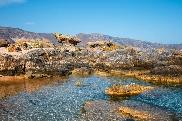 Spiaggia di Elafonissi con sabbia rosa sull'isola di Creta, Grecia — Foto Stock