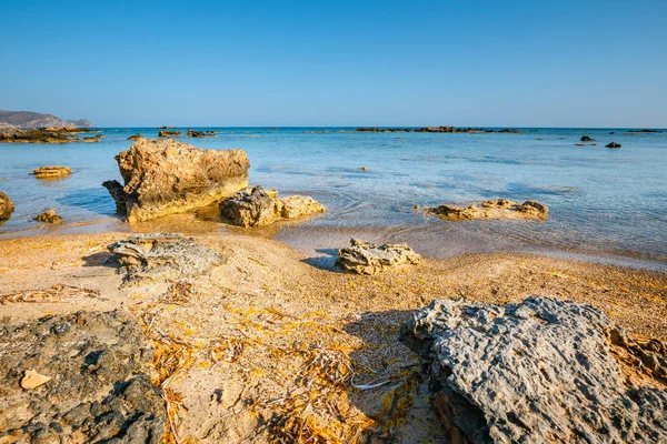 クレタ島、ギリシャでピンクの砂と Elafonissi ビーチ — ストック写真