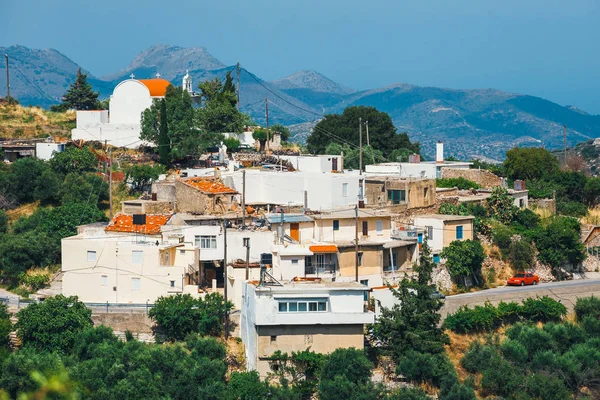 Utsikt över en liten gammal by på Kreta — Stockfoto