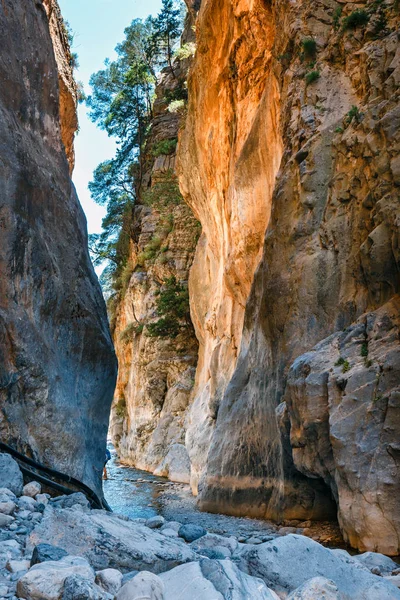 Wandelpad door de Samaria kloof in Centraal Kreta — Stockfoto