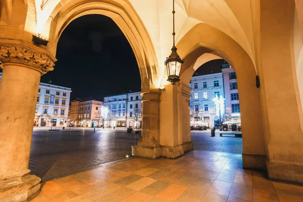 Krakow, Poland, December 15, 2017: Night view of Main Market Square in Krakow. Krakow is one of the most beautiful city in Poland — Stock Photo, Image