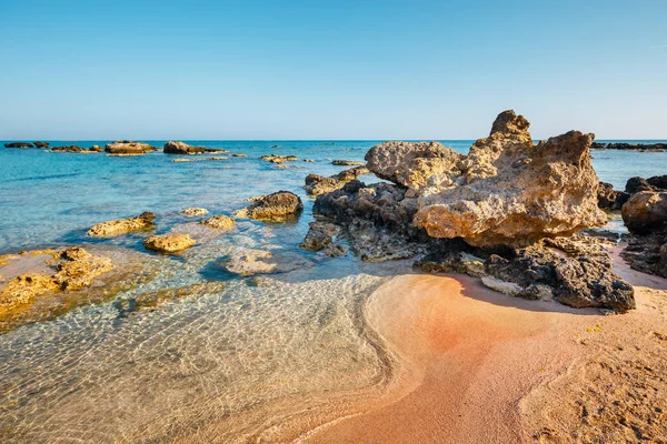 Spiaggia di Elafonissi con sabbia rosa sull'isola di Creta, Grecia — Foto Stock