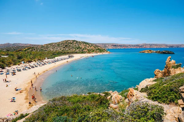 ヴァイ東クレタ島、ギリシャの美しいヤシ林で有名な浜 — ストック写真
