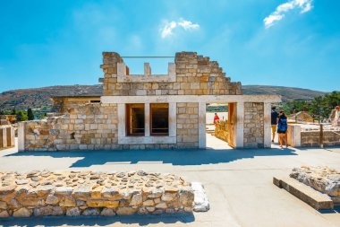 Knossos, Girit, 10 Haziran 2017: bilinmeyen kişi ünlü Minos palace, Knossos, Girit Adası, Yunanistan antik kalıntıları ziyaret