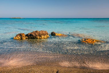 Pembe kum Girit Adası, Yunanistan ile Elafonissi plaj