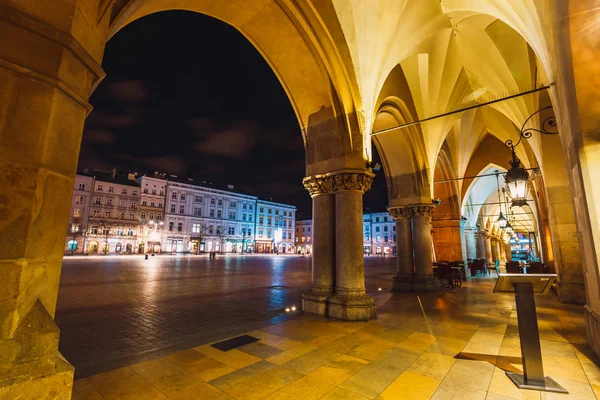 Krakow, Poland, December 15, 2017: Night view of Main Market Square in Krakow. Krakow is one of the most beautiful city in Poland — Stock Photo, Image