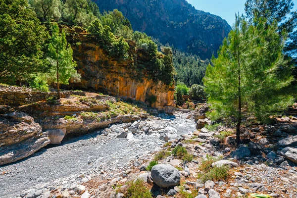 Samiriye Gorge Merkezi Girit ile yürüyüş yolu — Stok fotoğraf