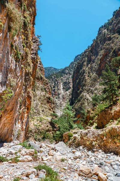 Hiking trail in Samaria Gorge in Central Crete, Greece — Stock Photo, Image