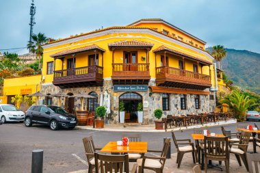 Garachico, Tenerife, İspanya, 08 Haziran 2015: Garachico, Tenerife, Kanarya Adaları, İspanya yakınındaki bakış açısı restoranda