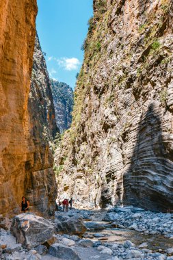 Crete, Yunanistan, 26 Mayıs 2016: Turist Merkezi Girit, Yunanistan Samiriye Gorge zammı. Milli Parkı Unesco biyosfer rezervi 1981 yılından bu yana olduğunu.