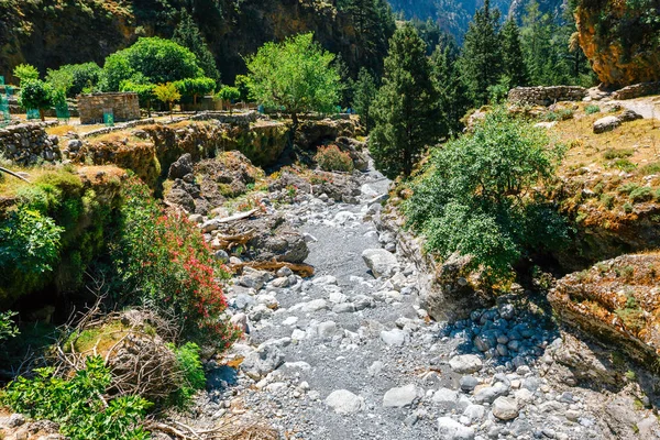 Sentier de randonnée dans les gorges de Samarie en Crète centrale, Grèce — Photo