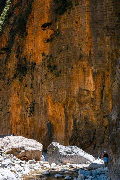 Wandelpad door de Samaria kloof in Centraal Kreta — Stockfoto