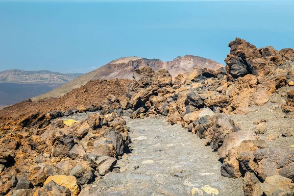 Sendero de montaña en la cima del volcán El Teide, Tenerife, España — Foto de Stock
