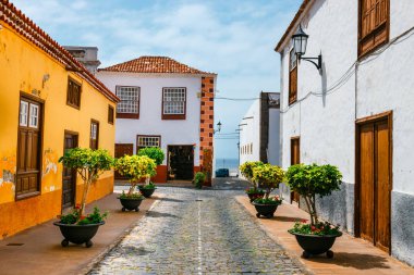 Garachico, Tenerife, Kanarya Adaları, İspanya sokaklarındaki renkli binalar