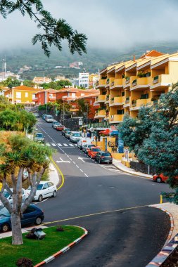 Tenerife, İspanya, 06 Haziran 2015: Lounge alanı lüks otel ve Çeşme, Tenerife Adası, İspanya