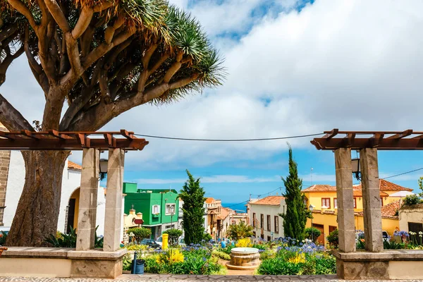 La Orotava, Tenerine, Spanje, 11 juni 2015: Onbekende toeristen stadje La Orotava, Tenerife, Canarische eilanden — Stockfoto