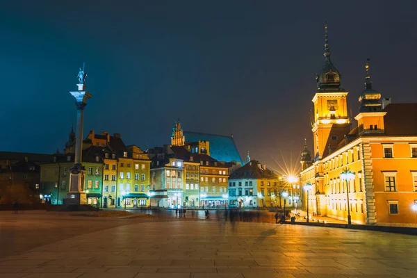 Varsovia, Polonia, 12 de marzo de 2016: Vista nocturna del casco antiguo de Varsovia, Polonia —  Fotos de Stock