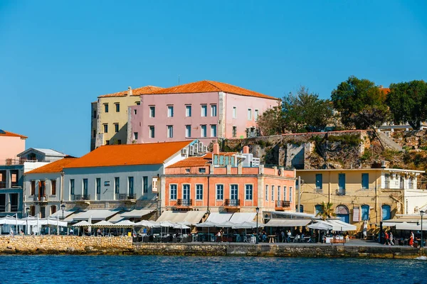 Chania, Kreta - 23 Maj, 2016: Uitzicht op de oude haven van Chania, op Kreta, Griekenland. Chania is de tweede grootste stad van Kreta — Stockfoto