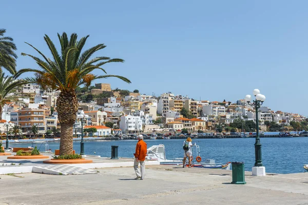 Sitia, Girit, Yunanistan, 11 Haziran 2917: Demirli geleneksel Yunan balıkçı teknesi Sitia liman kenti