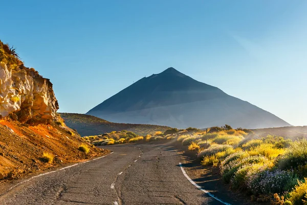 Solnedgång över Teide vulkanen i Tenerife, Canary island, Spanien — Stockfoto