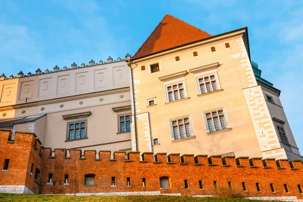 Architecturale details van Wawel kasteel in Krakau, een van de meest beroemde bezienswaardigheid in Polen — Stockfoto