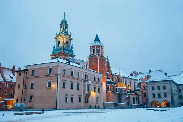 Wawel Castle in Krakow at twilight. Krakow is one of the most famous landmark in Poland — Stock Photo, Image