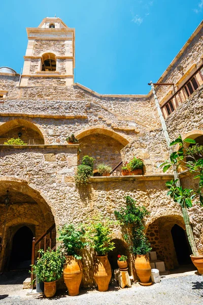 Église du monastère de Toplou. C'est un monastère orthodoxe oriental dans la partie nord-est de la Crète — Photo