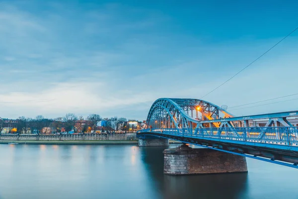 Pohled na most Pilsudzki v Krakově za soumraku, Polsko — Stock fotografie