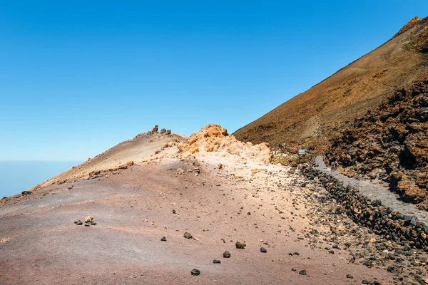 Sendero de montaña en la cima del volcán El Teide, Tenerife, España — Foto de Stock