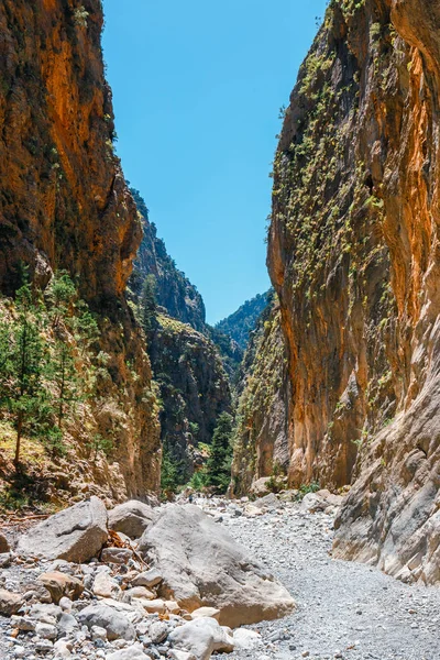 Sentier de randonnée dans les gorges de Samarie en Crète centrale, Grèce — Photo