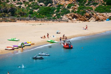 Girit Adası, Yunanistan, 11 Haziran 2017: Vai ünlü kumsalda güzel palm orman east Crete, Yunanistan