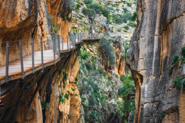 Caminito Del Rey - Endülüs, İspanya 'daki dik uçurumlar boyunca uzanan dağ yolu