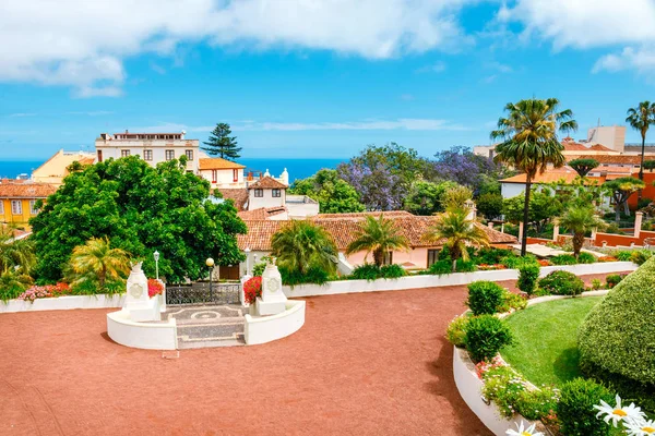 Tropiska botaniska trädgårdar i La Orotava stad, Teneriffa, Kanarieöarna — Stockfoto