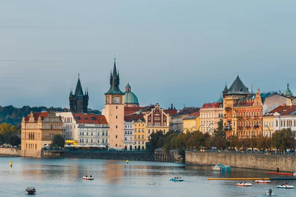 Museo di Smetana e Torre dell'Acqua della Città Vecchia, Praga, Repubblica Ceca — Foto Stock