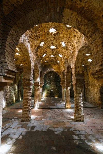 Las ruinas de los baños árabes en la ciudad de Ronda, Andalucía, España —  Fotos de Stock
