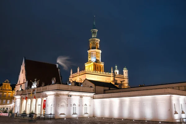 Storico municipio di Poznan di notte, Polonia — Foto Stock